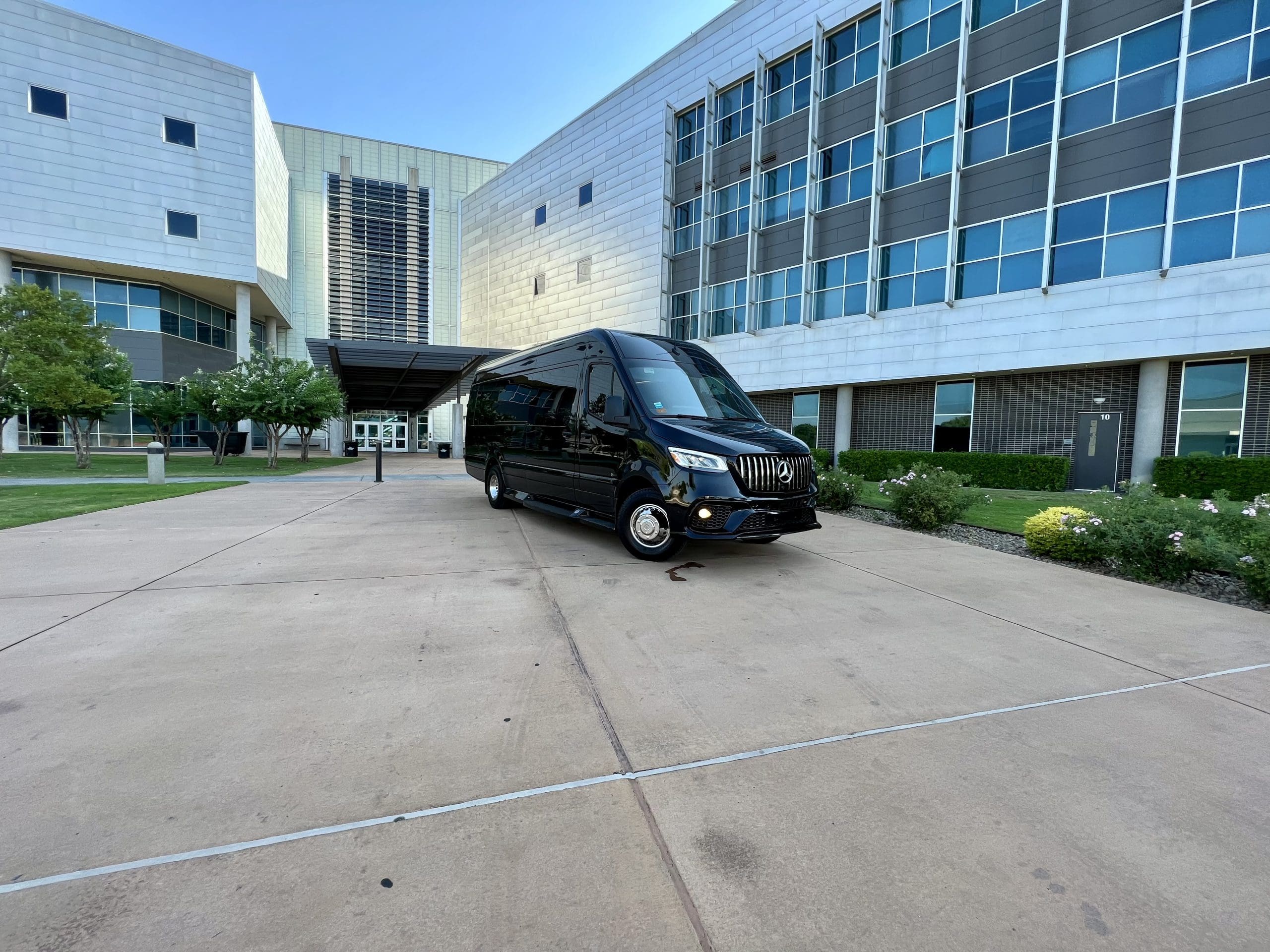 Mercedes Benz Executive Sprinter New - #1