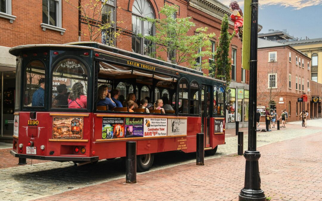 How to Curate a Seamless Multi-Stop Private Dallas Trolley Tour for Out-of-Town Executives